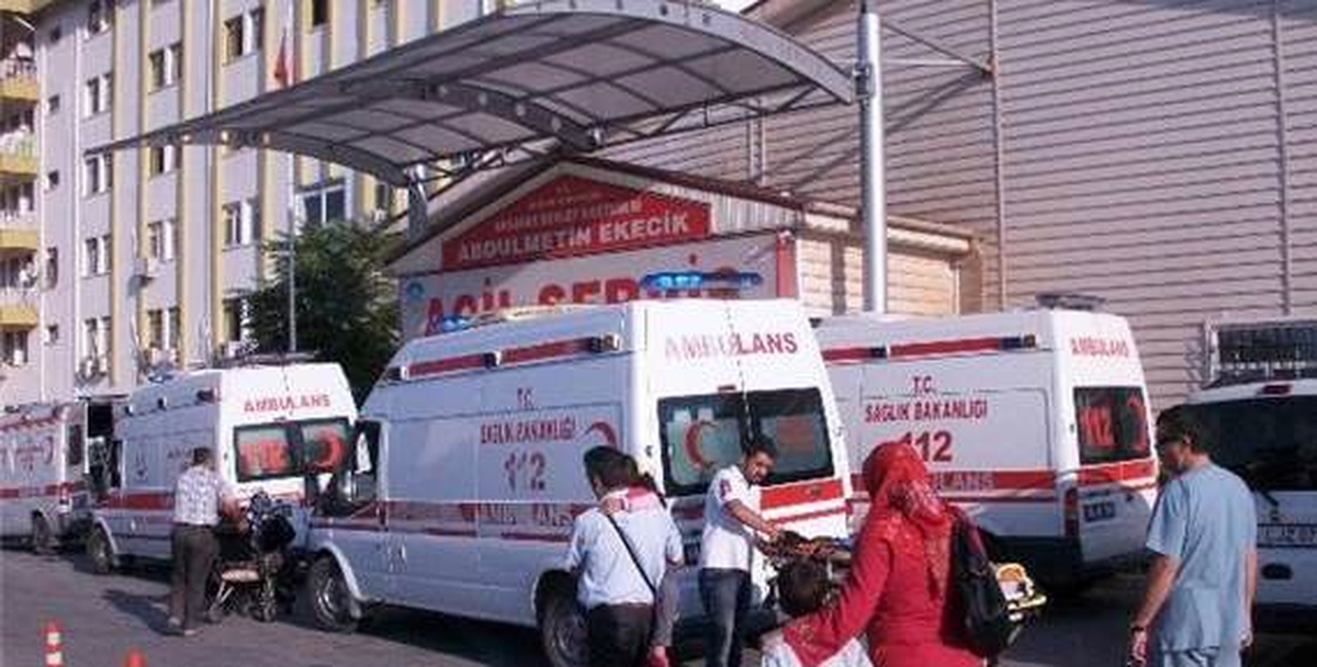 Aksaray\'da Tır Şarampole Devrildi: 5 Yaralı