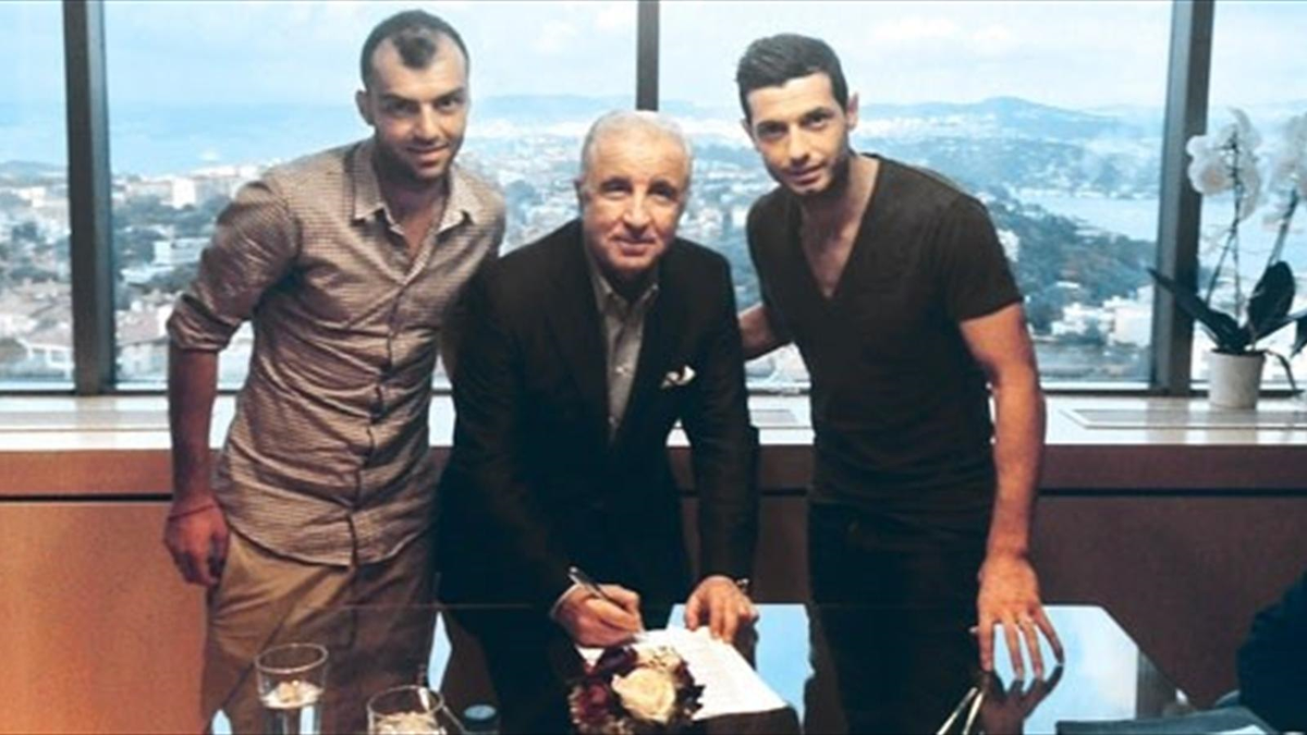 Ünal Aysal\'ın Fotoğrafına Tepki Geldi