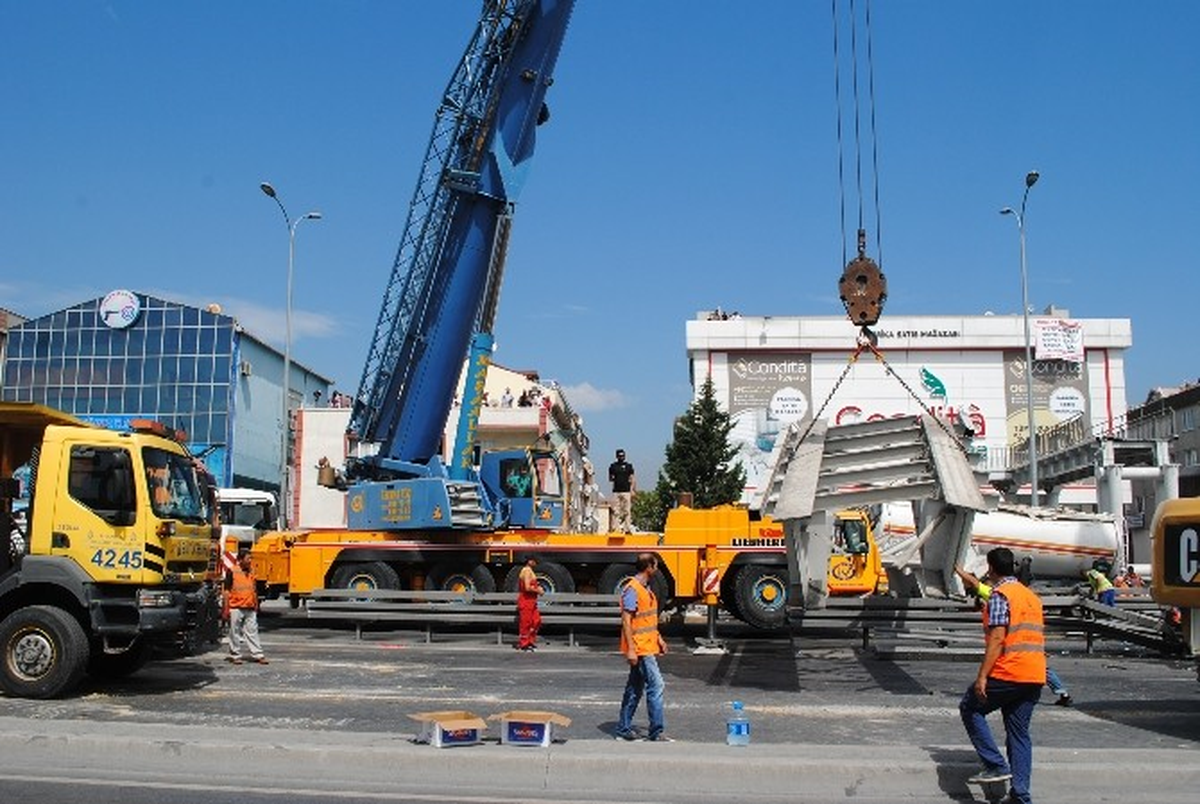 Üst Geçit Kazası Sonrası Gözler Damperli Kamyonlara Çevrildi