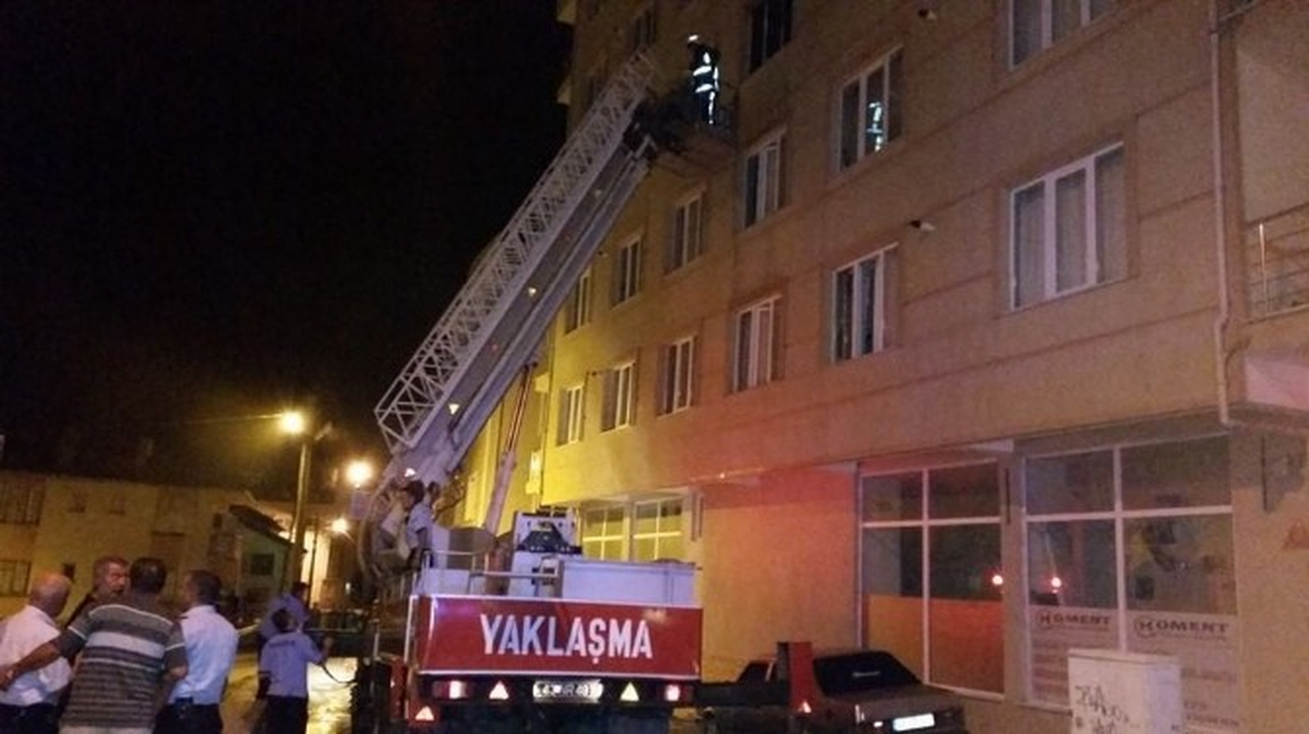 Yangında Mahsur Kalanlar Son Anda Kurtarıldı