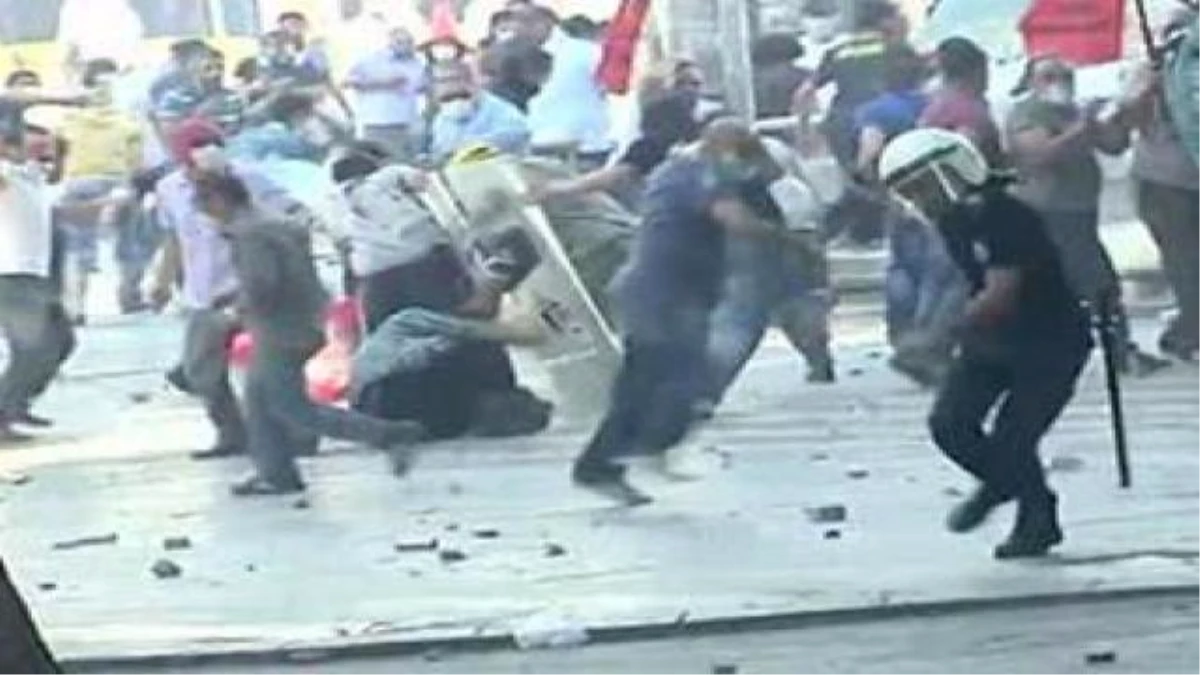 ABD\'li Medya Soruyor: Türkiye\'de Sivil Protesto, Artık Polisi Tahrik mi Sayılacak?