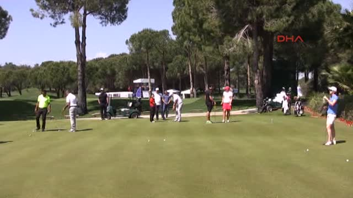 Mineks ve Regnum Bayanlar Golf Turnuvası" Başladı
