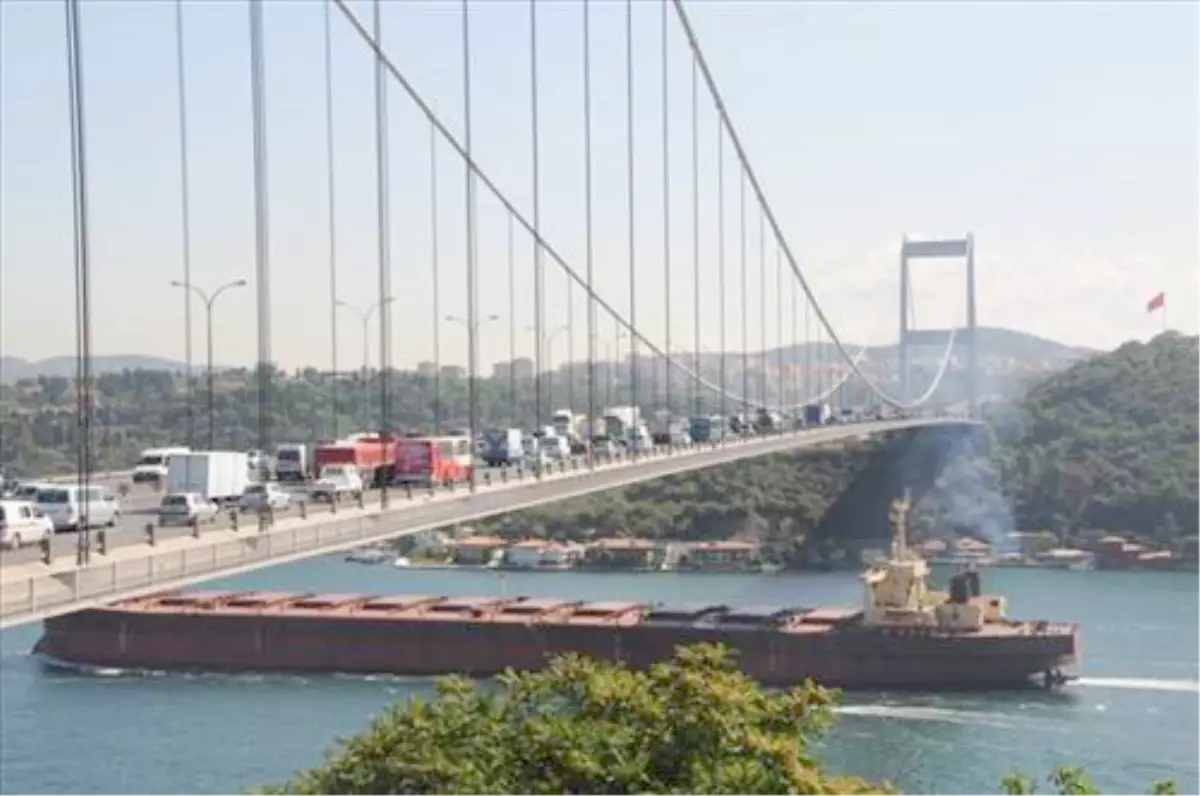Türk Boğazlarından 7 Ayda 52 Bin 214 Gemi Geçti