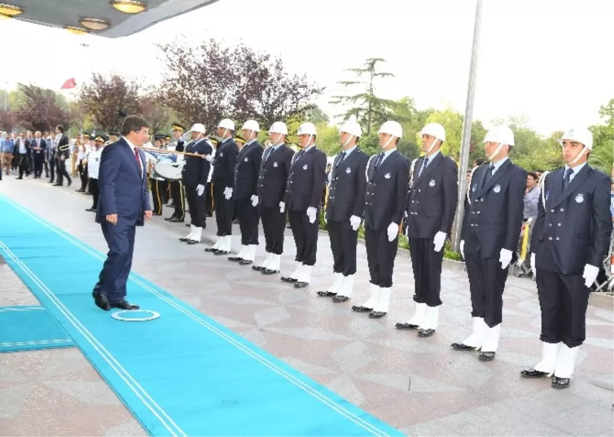 Başbakan Davutoğlu, İstanbul Büyükşehir Belediyesi\'nde