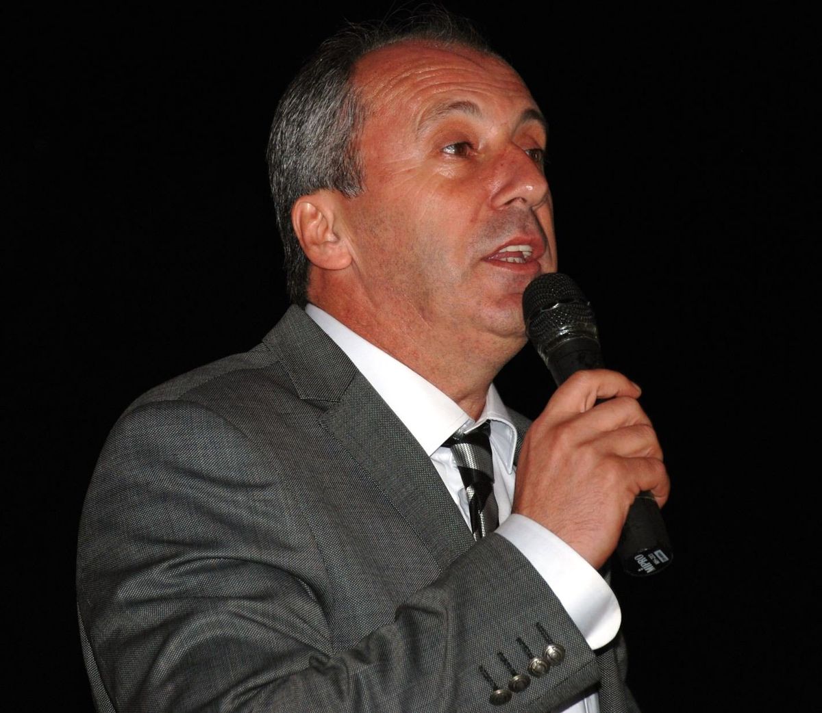 CHP Genel Başkanlığına Adaylığını Açıklayan İnce, Kurultaya Yürüyerek Geldi
