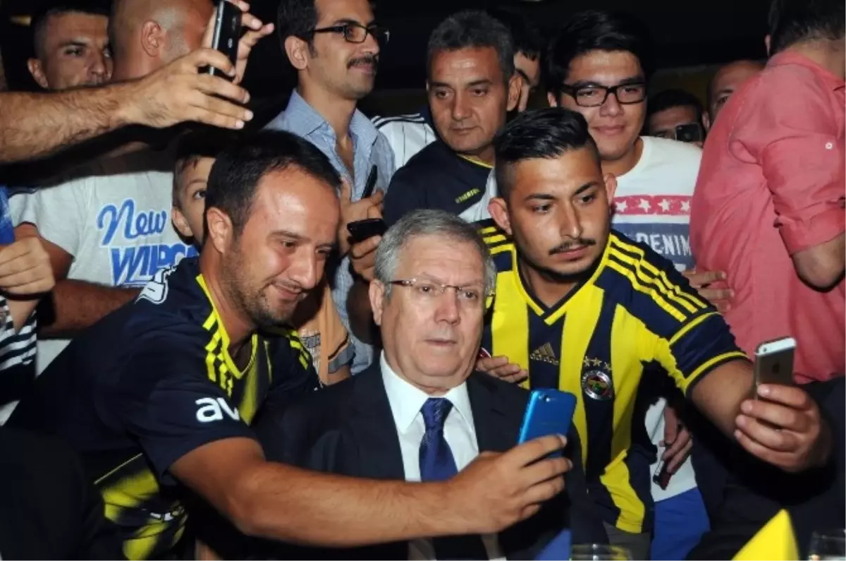 Fenerbahçe Başkanı Yıldırım ve Futbolcular Şampiyonluk Kutlamasında