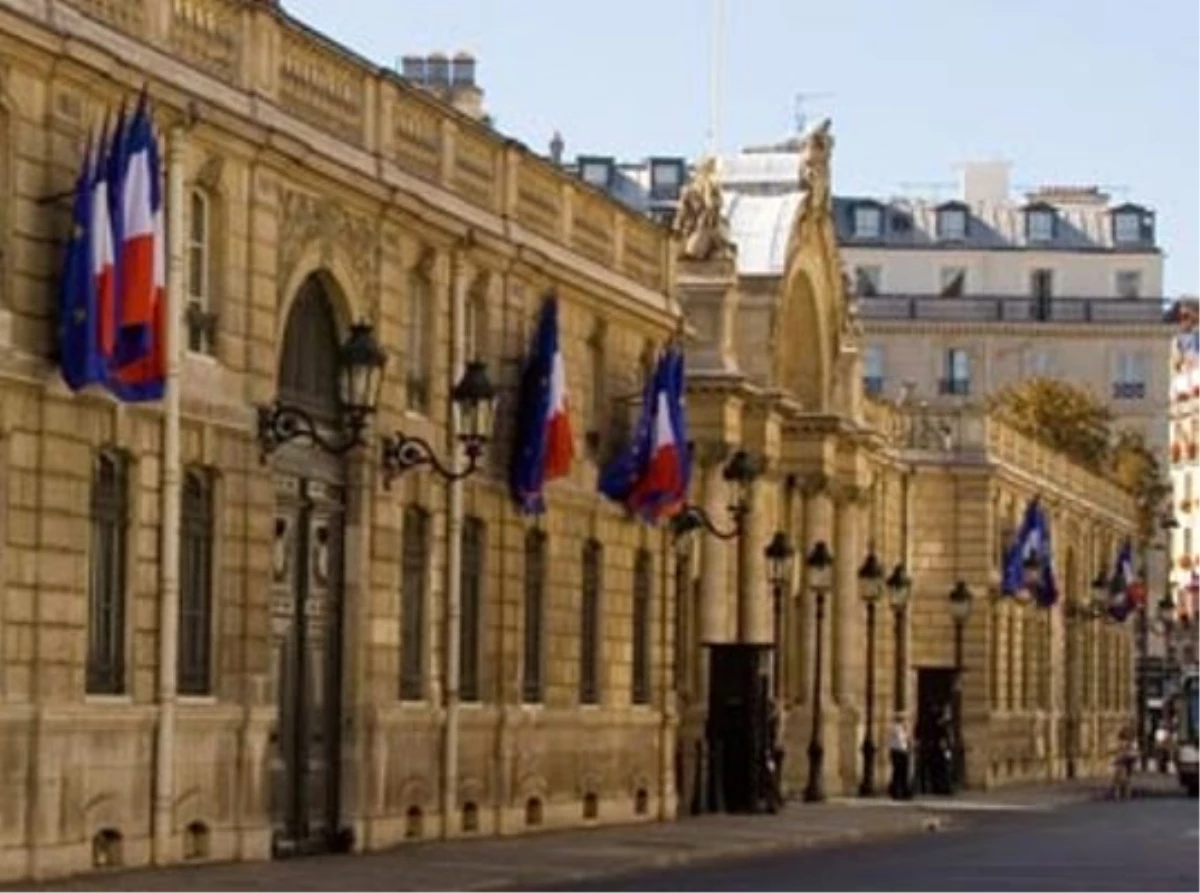 Fransa\'da Elysee Sarayı\'nın Sırları Açığa Çıkıyor