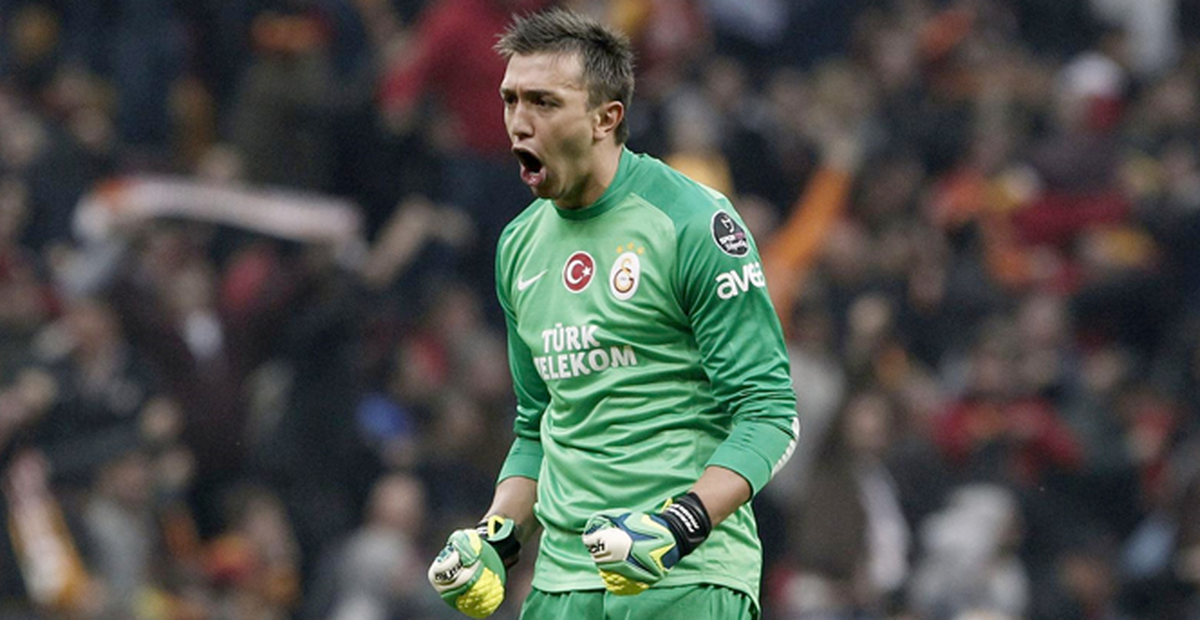 Galatasaray Dergisi\'nin Eylül Kapağında Muslera Yer Aldı