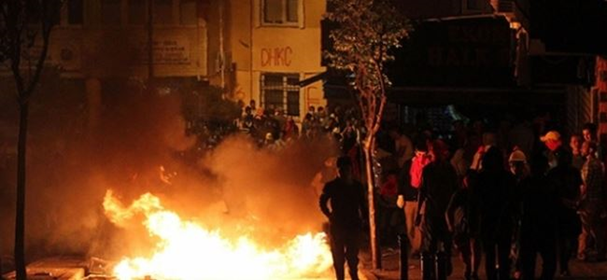 İstanbul\'da İzinsiz Gösteri Yapan Gruplara Polis Müdahalesi