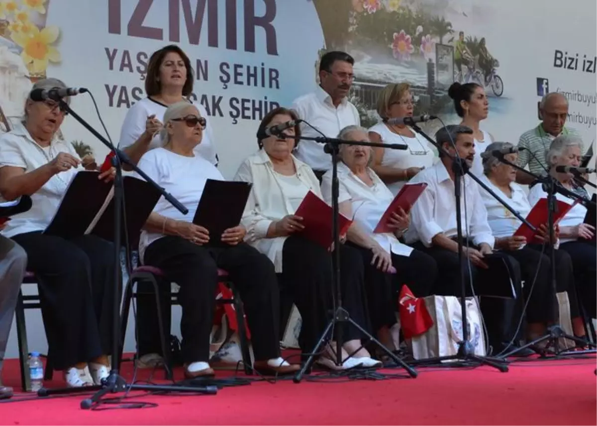 Gürçeşme Zübeyde Hanım Huzurevi Sakinlerinden Muhteşem Performans