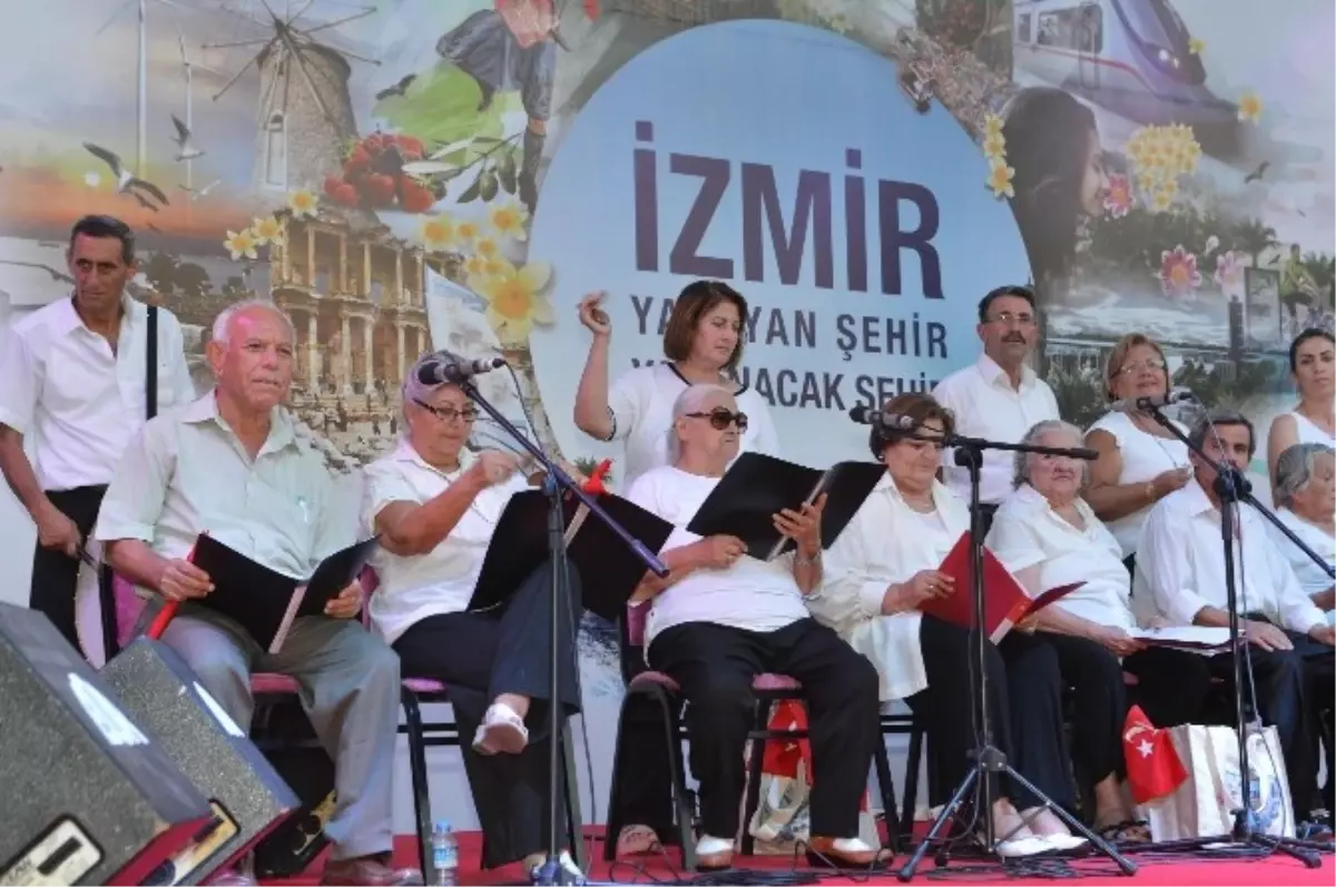 İzmir Fuarı\'nda Muhteşem Performans