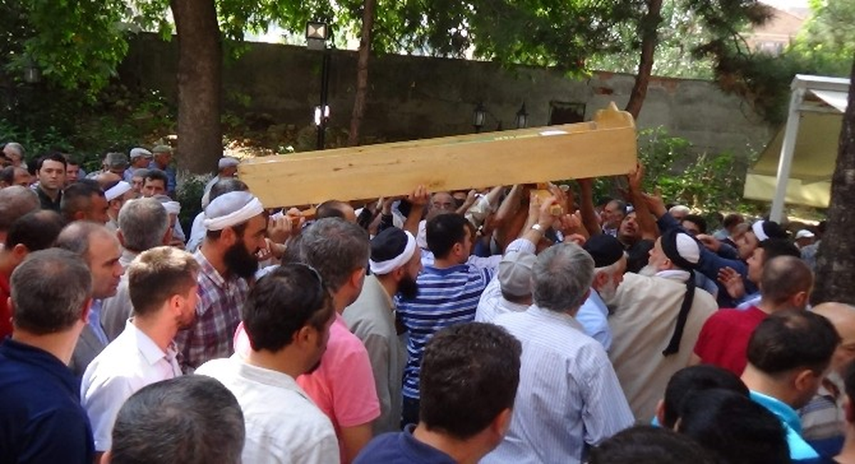 Kale Direğinin Altında Kalarak Ölen Genç, Son Yolculuğuna Uğurlandı