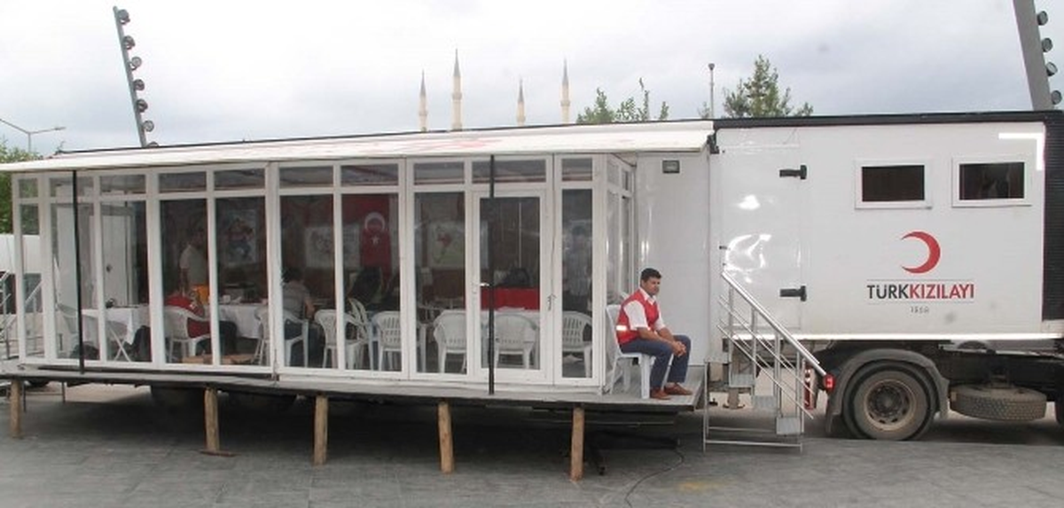 Kızılay, Adana Optimum\'da Kan Bağışı Toplamaya Devam Ediyor