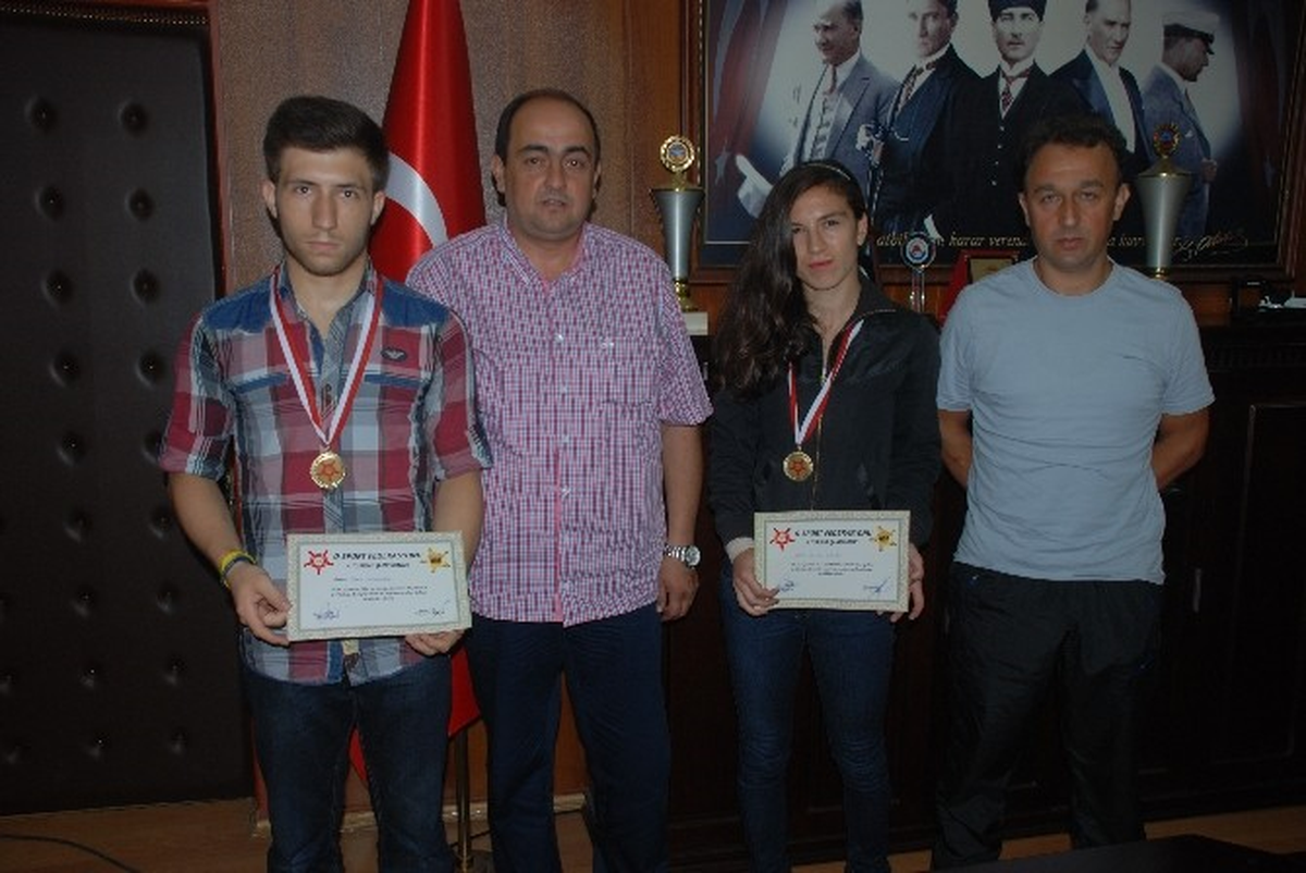 Muay-Thai Türkiye Şampiyonları Gülüç\'ten