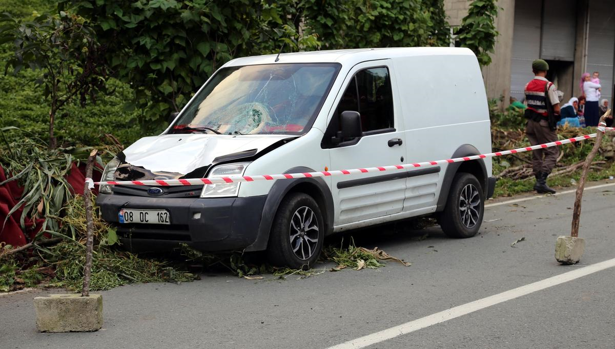 Rize\'de Trafik Kazası: 1 Ölü, 2 Yaralı
