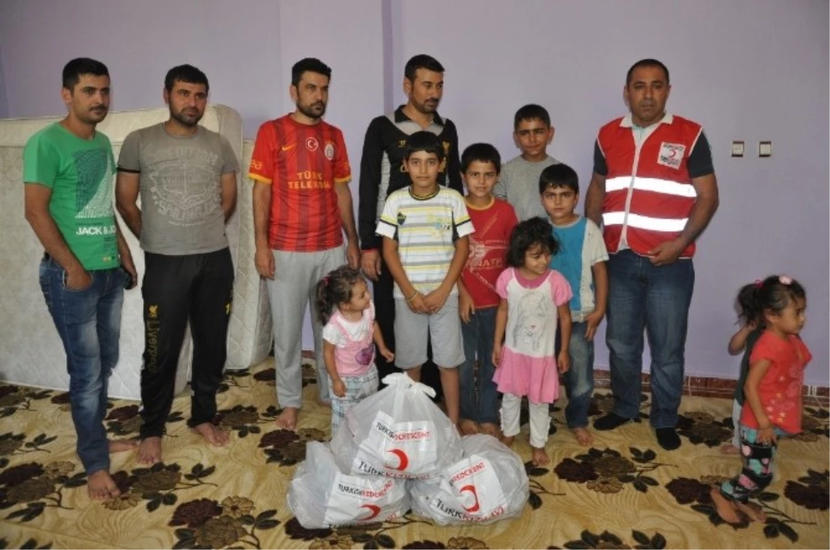 Türk Kızılayı\'ndan Yezidilere Yardım