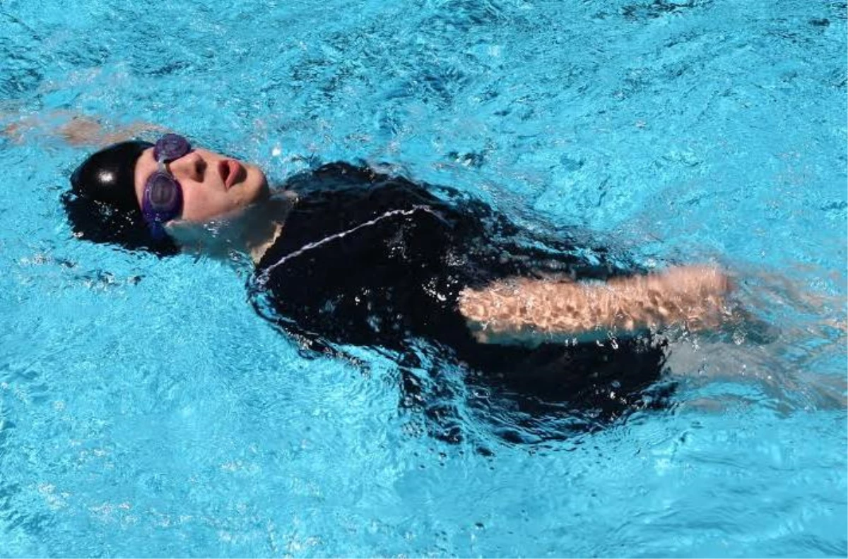 Türkiye Şampiyonu Engelli Yüzücü Selçuk\'ta