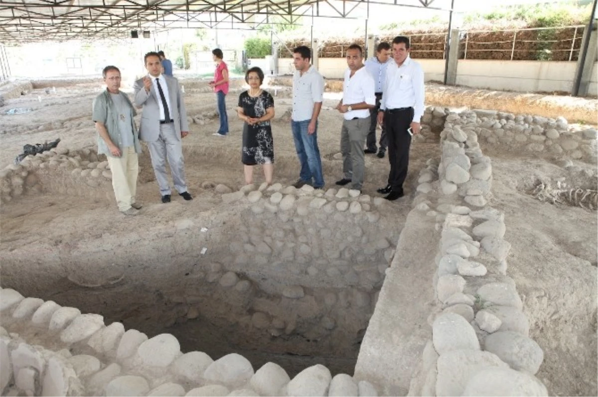 Yeşilova Höyüğü\'nde 100\'e Yakın Yeni Tarihi Eser Çıktı