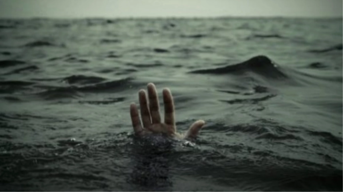 Yüzmek İçin Van Gölü\'ne Giren Yaşlı Adam Hayatını Kaybetti