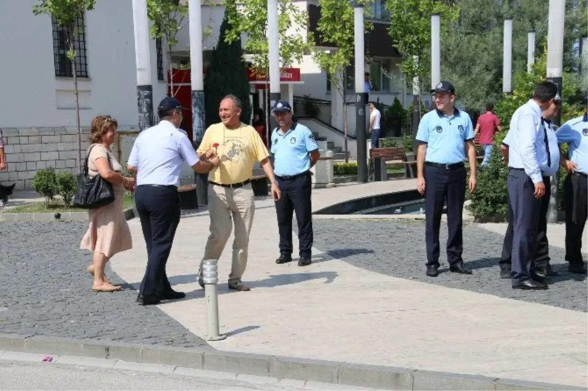 Zabıtalardan Karanfilli Kutlama