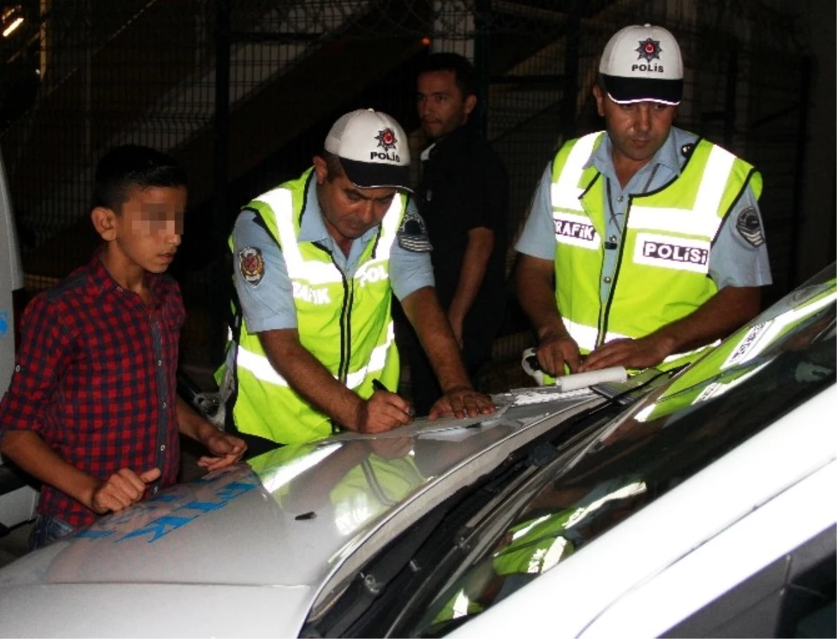 Adana\'da 15 Yaşındaki Çocuk Babasının Arabasını Kaçırdı
