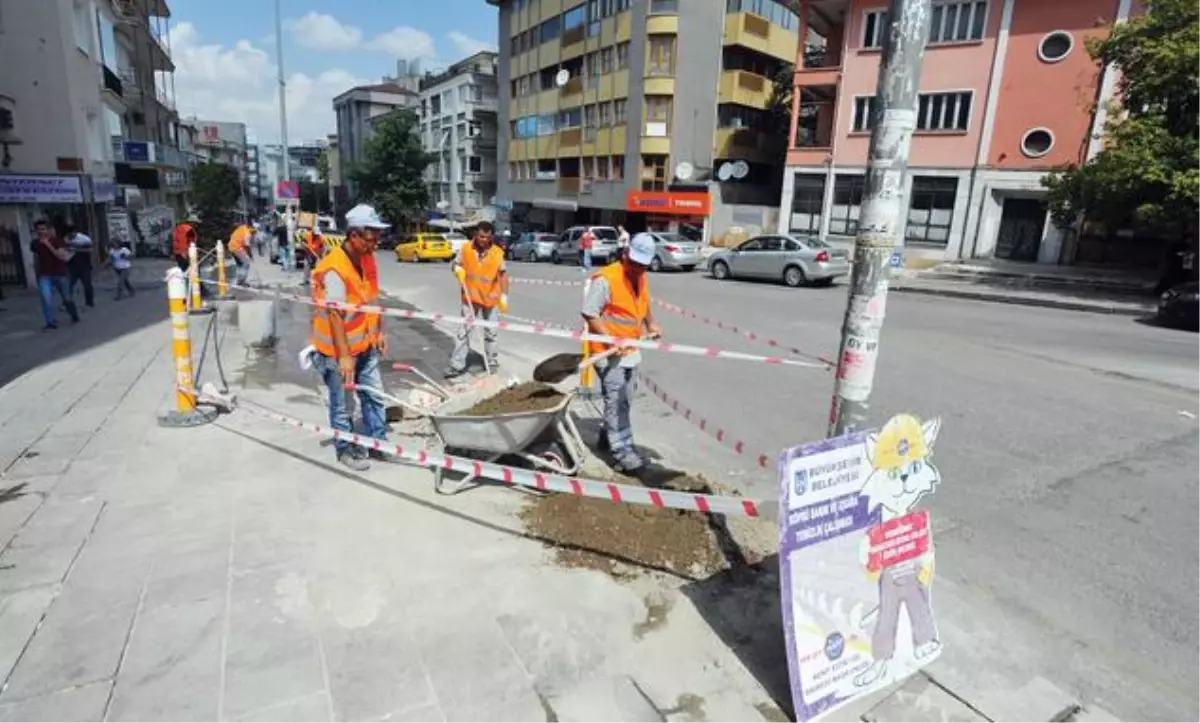 Ankara Büyükşehir Belediyesi, Yıpranan Kaldırımları Onarıyor