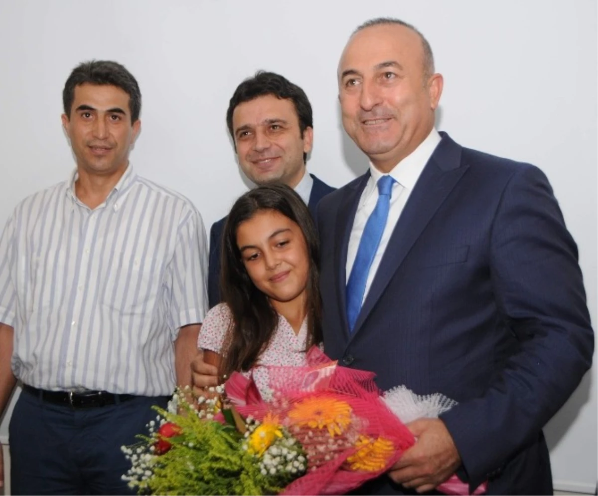 Bakan Çavuşoğlu, Serik İlçe Teşkilatını Ziyaret Etti