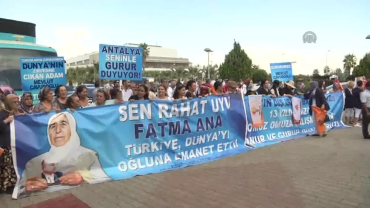 Dışişleri Bakanı Çavuşoğlu Antalya\'ya geldi