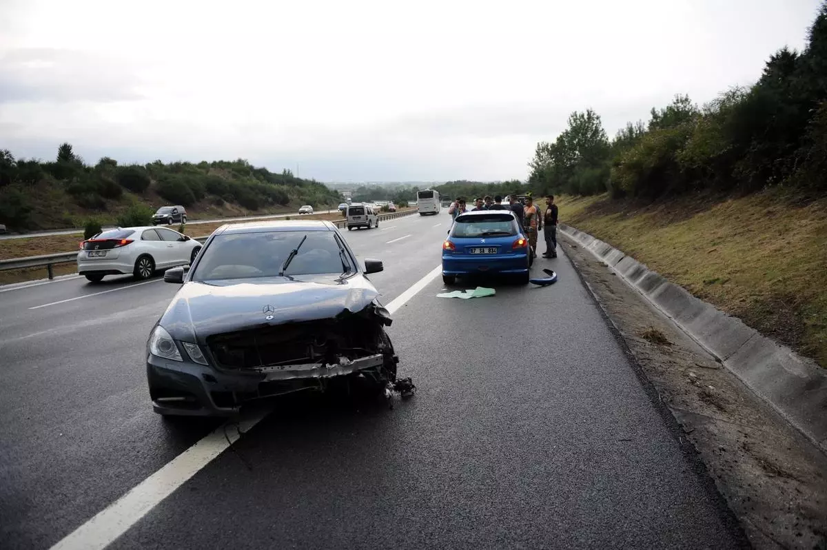 Düzce\'de Trafik Kazaları: 9 Yaralı