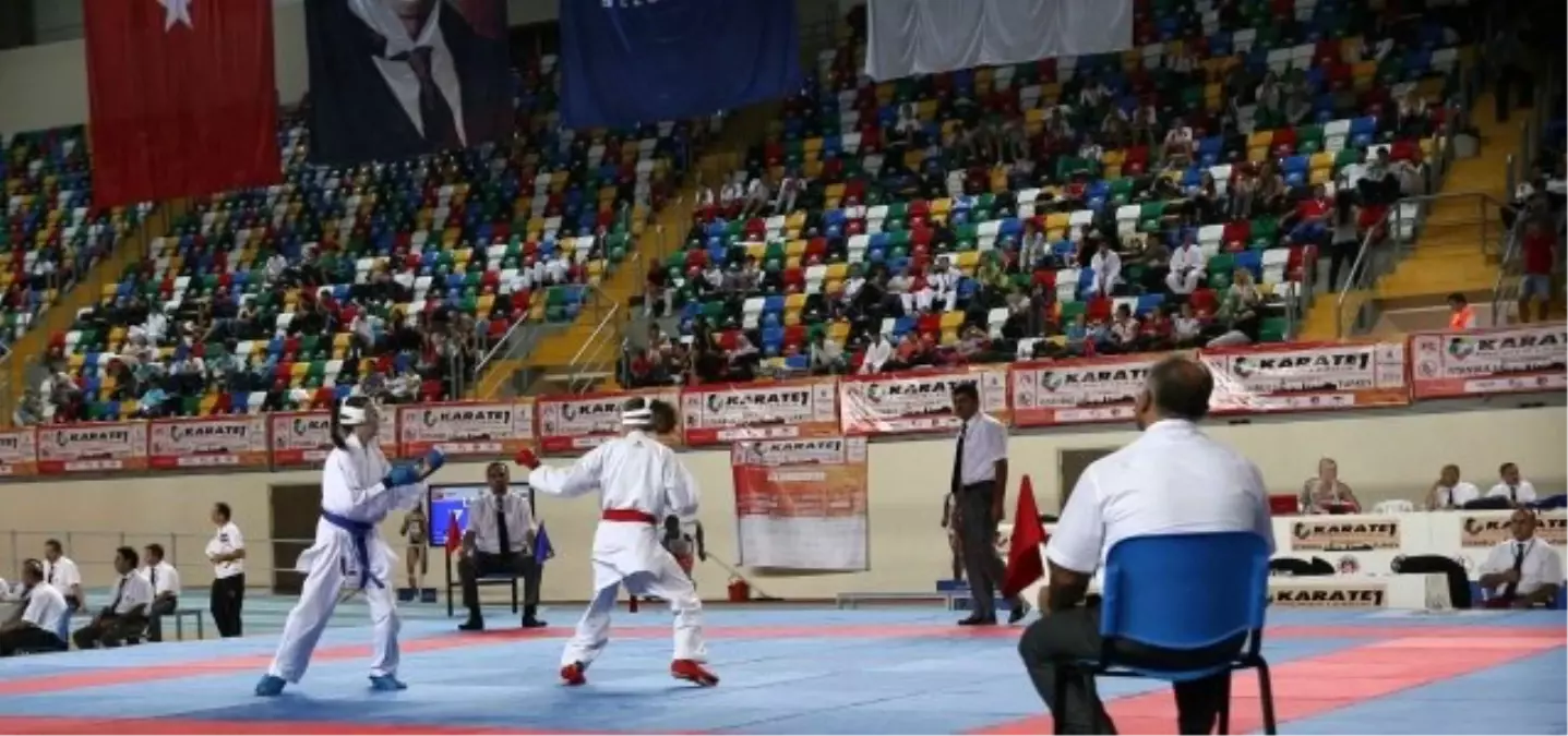 Genç Miller, Karate Turnuvası\'nı Zirvede Tamamladı