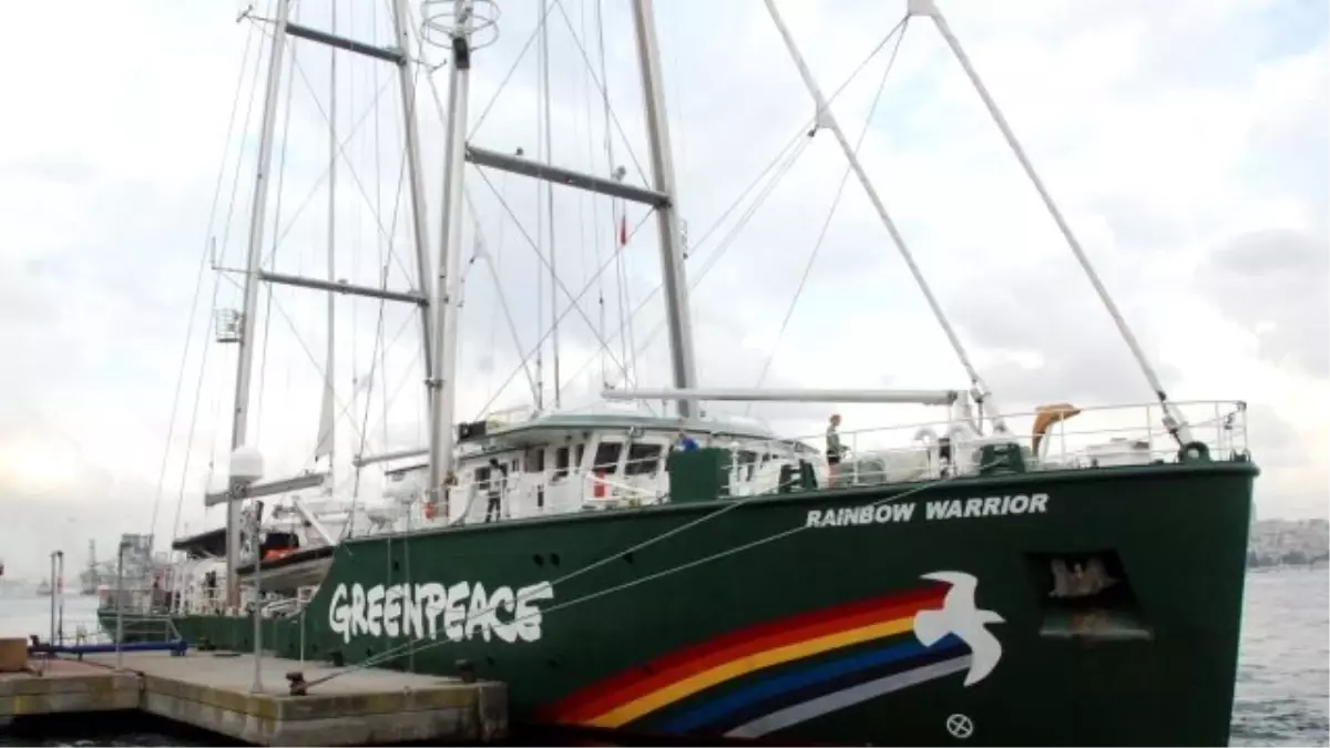 Greenpeace\'in Gemisi "Rainbow Warrior Iıı" İstanbul\'da