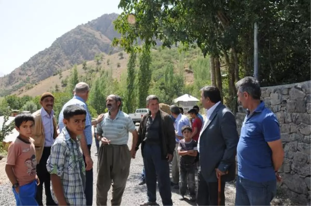 Hakkari İl Genel Meclis Başkanı, Sürüsüne Kurt Saldıran Köylüleri Ziyaret Etti