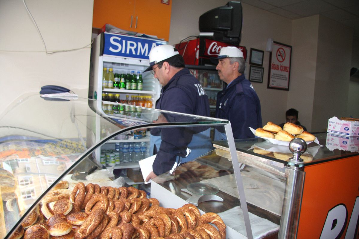 Hendek\'te Ruhsatsız İş Yerleri Mühürlendi