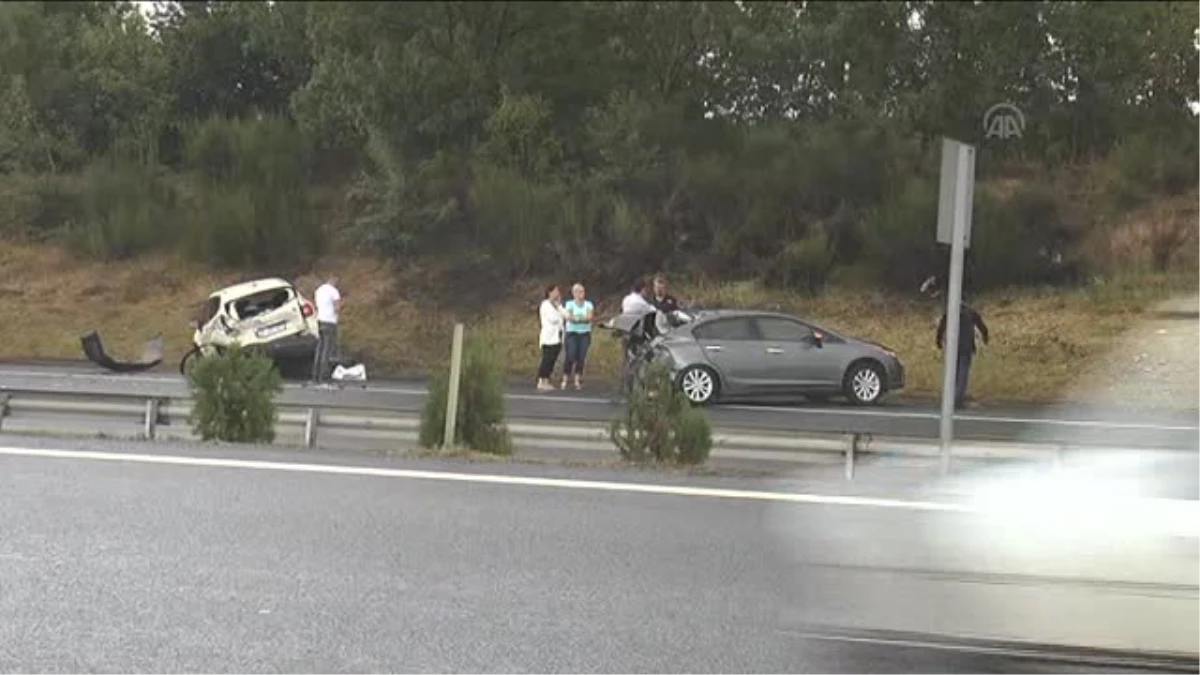Düzce'de Meydana Gelen 2 Ayrı Kazada 9 Kişi Yaralandı