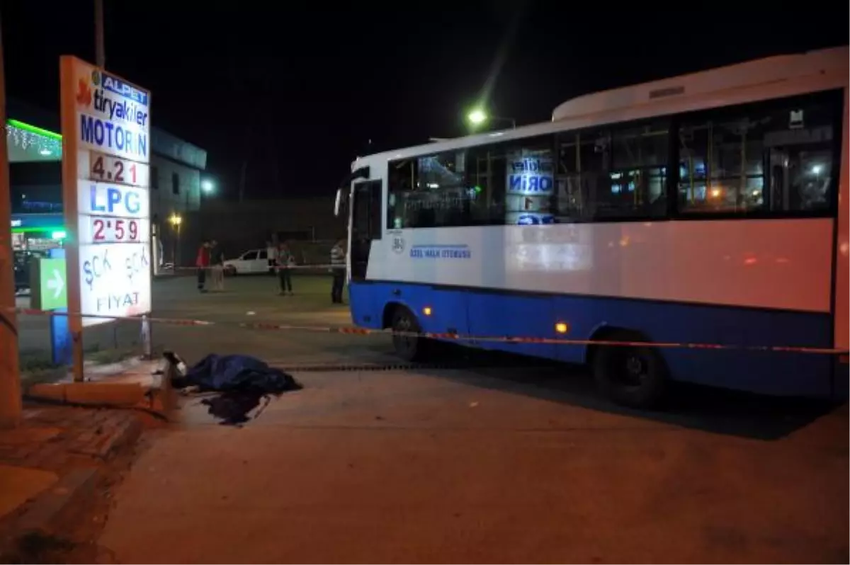 Gaziantep\'te Midibüs Motosiklete Çarptı: 1 Ölü, 1 Yaralı