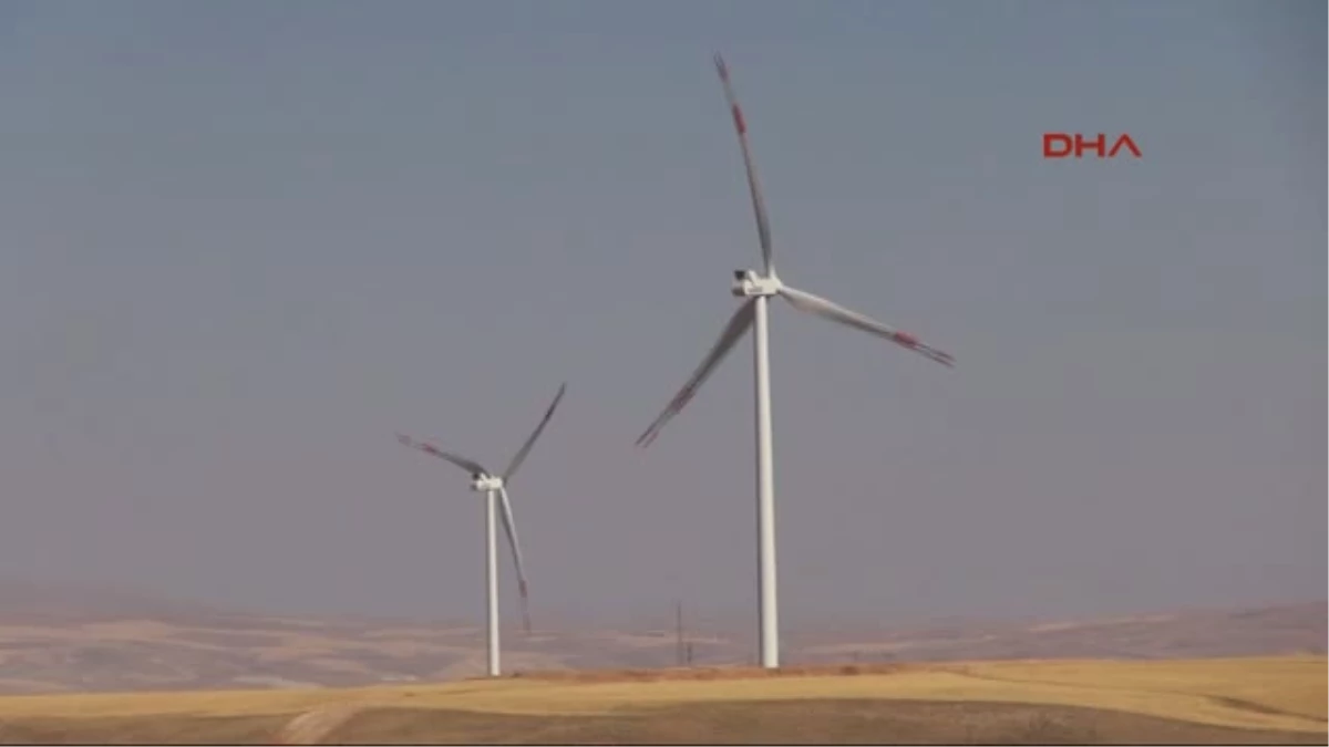 Milli Savunma Bakanı Yılmaz, Sivas\'ta Rüzgar Enerji Santrali Açtı