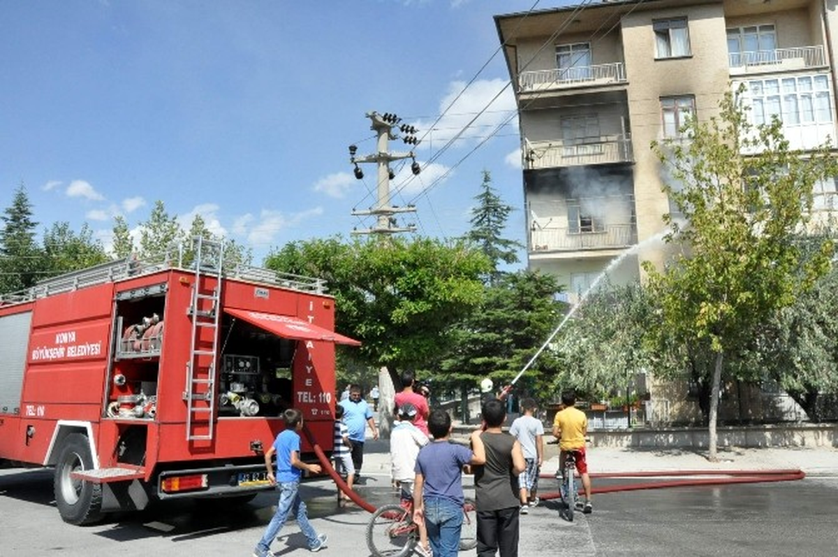 Misafirlikteyken Evleri Yandı