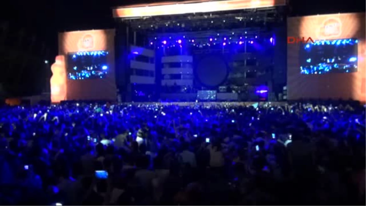 Şanlıurfa\'da Hadise Konserinde Kavga Çıktı