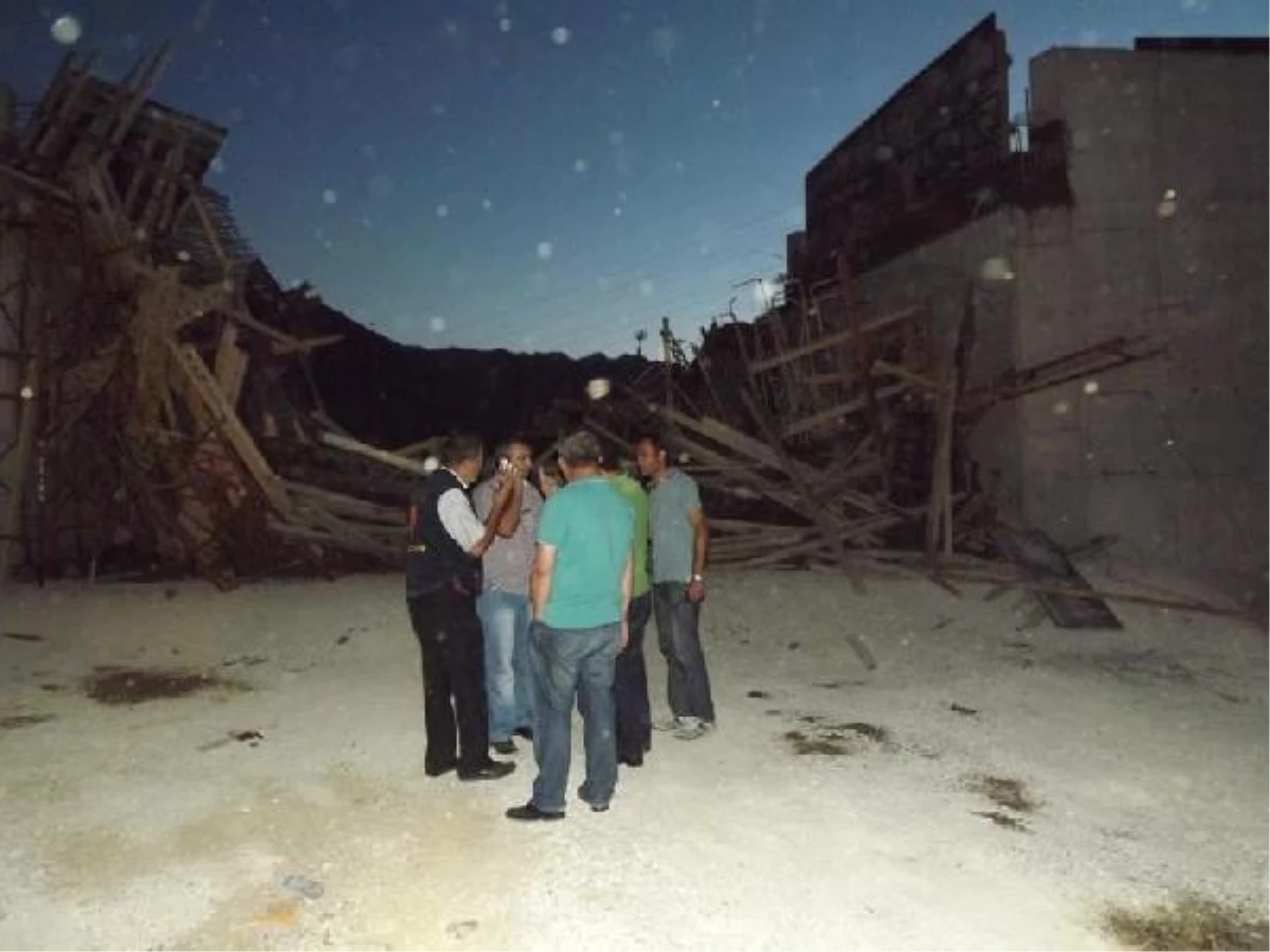 Seydişehir\'de Üstgeçit İnşaatı Çöktü: 4 Yaralı