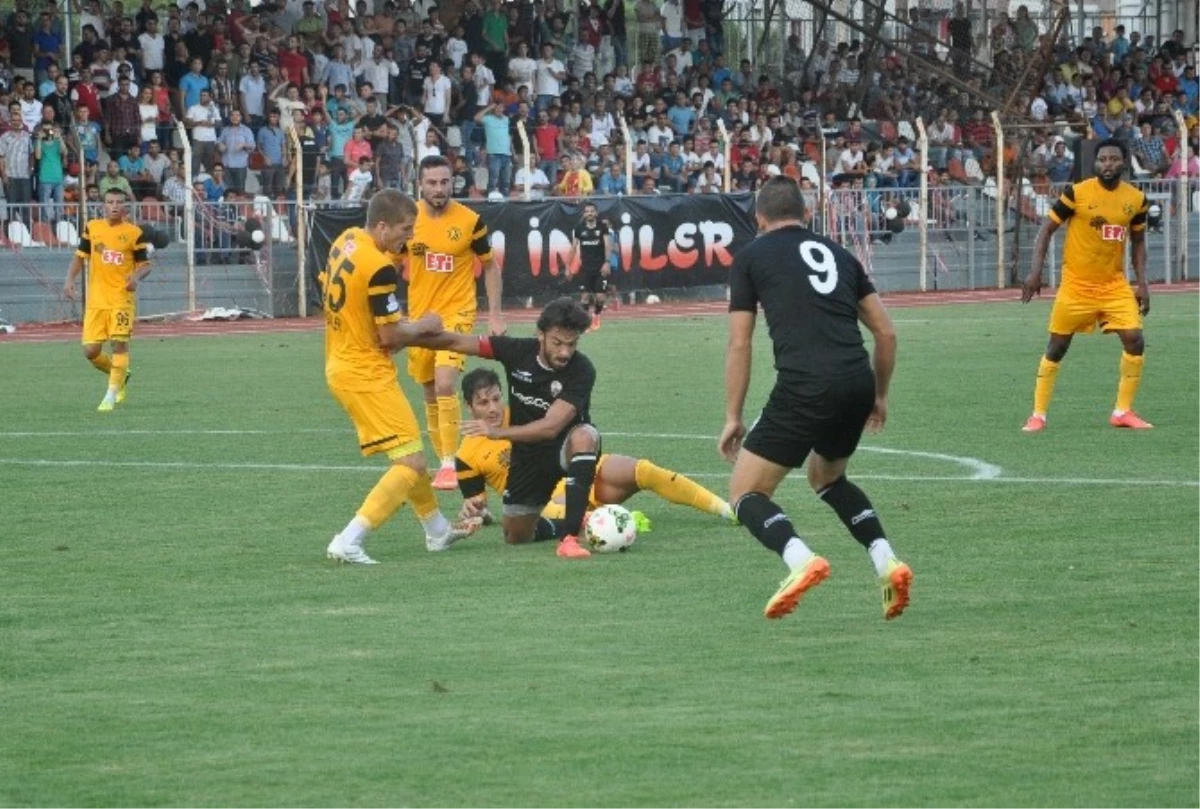 Somaspor-Eskişehirspor Maçında Kazanan Dostluk Oldu