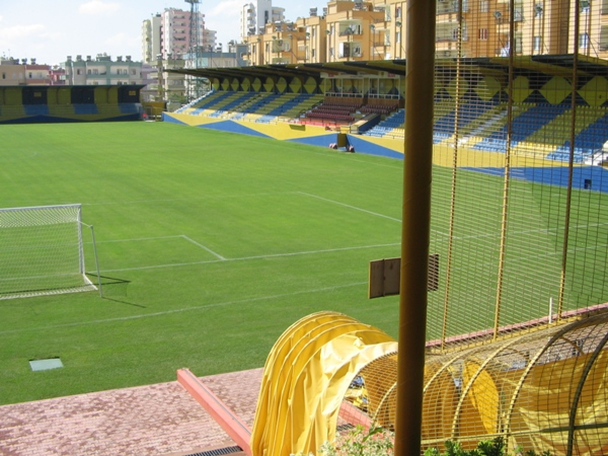 TFF Mersin Zeminine El Attı