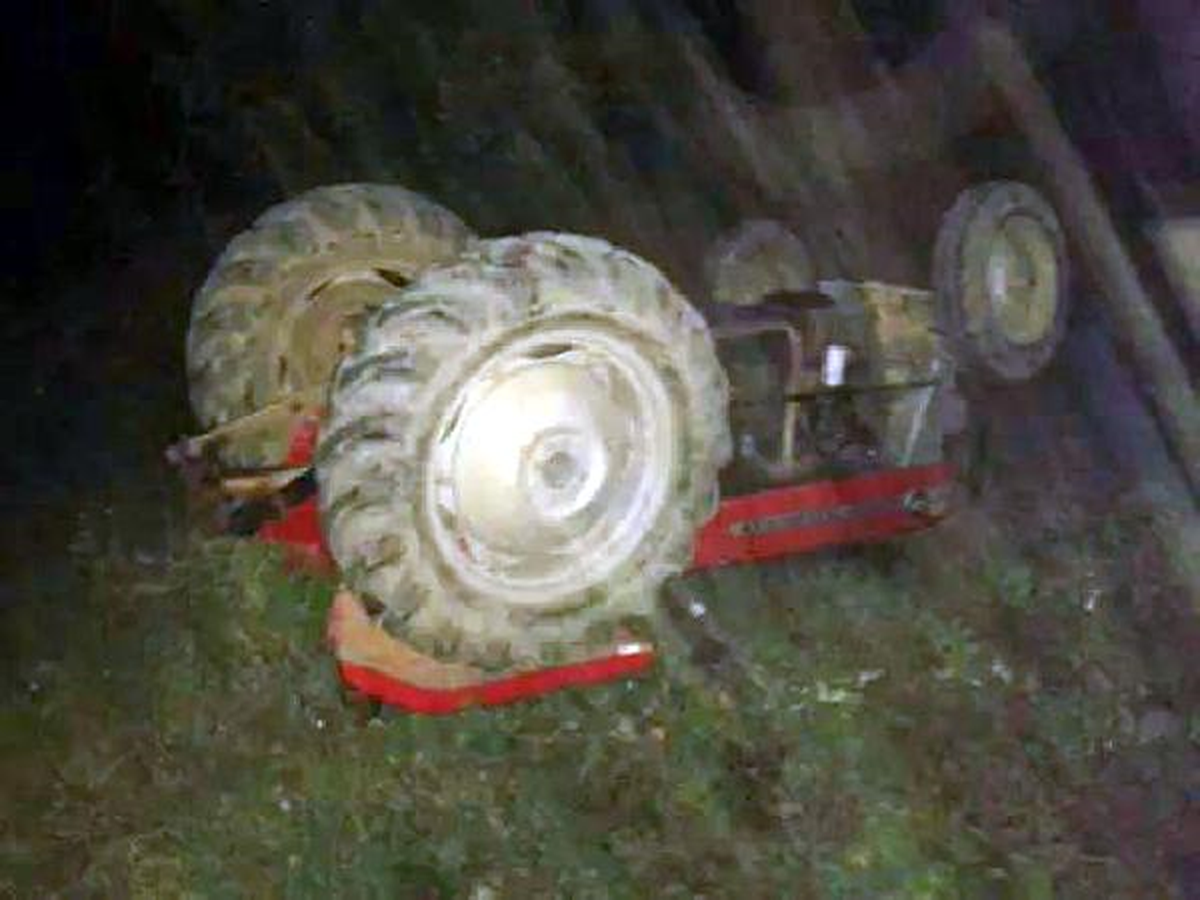 Düzce\'de Traktör Devrildi: 1 Ölü, 1 Yaralı