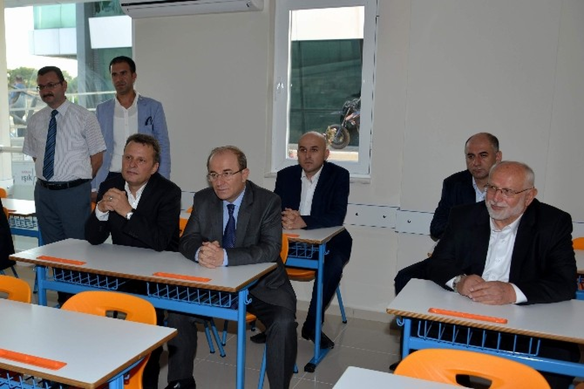 Vali Öztürk Antalya\'nın İlk Havacılık Okulunu Açtı