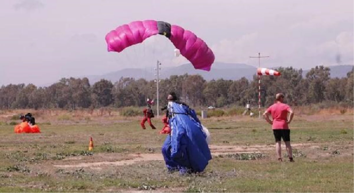 Amatör Paraşüt Şampiyonası, Selçuk\'ta Başladı
