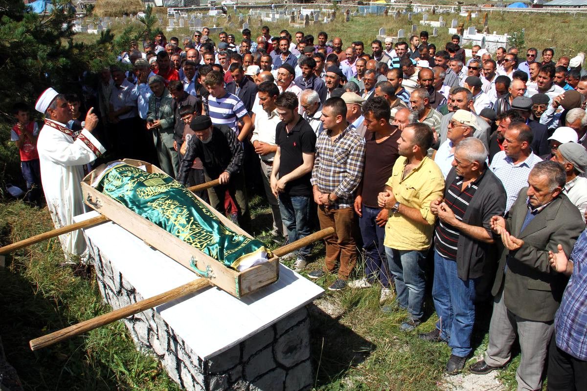 Ardahan\'daki Bıçaklı Saldırı: Yaralı Gürhan Yurtlu Hayatını Kaybetti