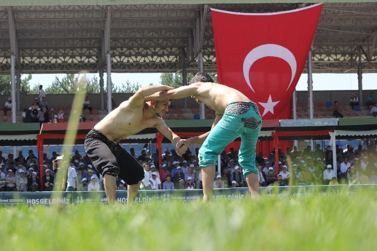 Erzurum\'da 1. Uluslararası Altınkemer Karakucak Güreşleri
