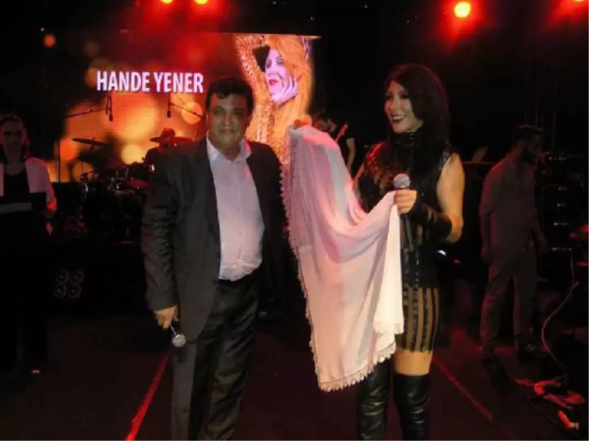 Gönen\'de Hande Yener Rüzgarı