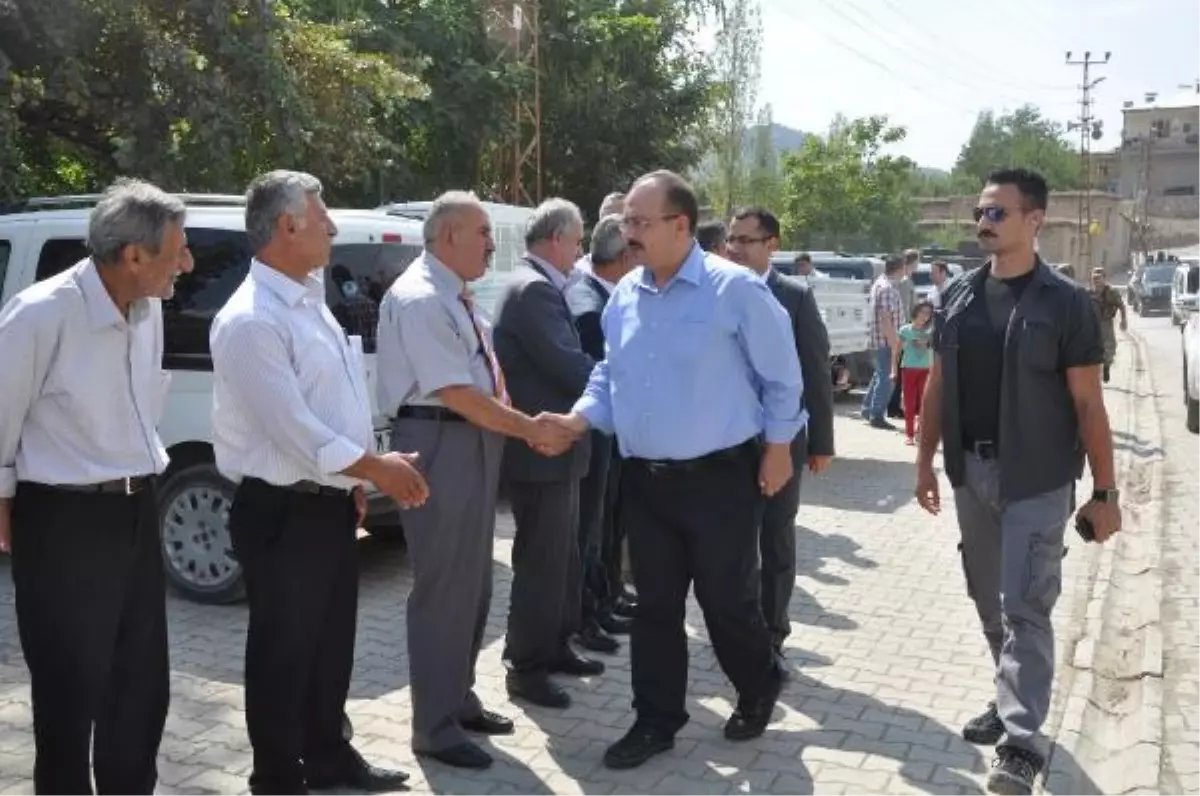 Hakkari Valisi Sınırda Açılacak Kapıda İnceleme Yaptı