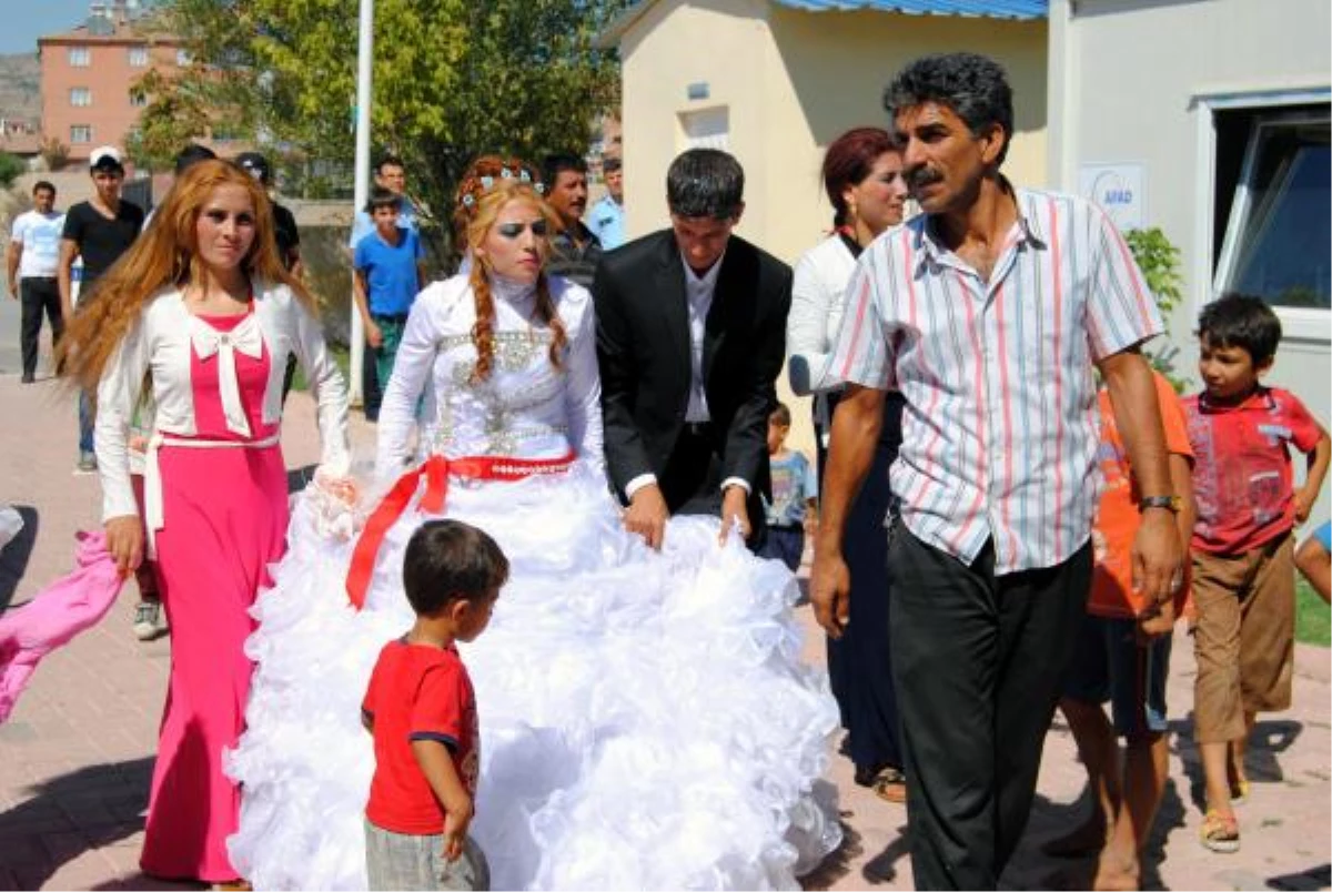 İç Savaştan Kaçan Suriyeli Gençler, Elazığ\'da Evlendi