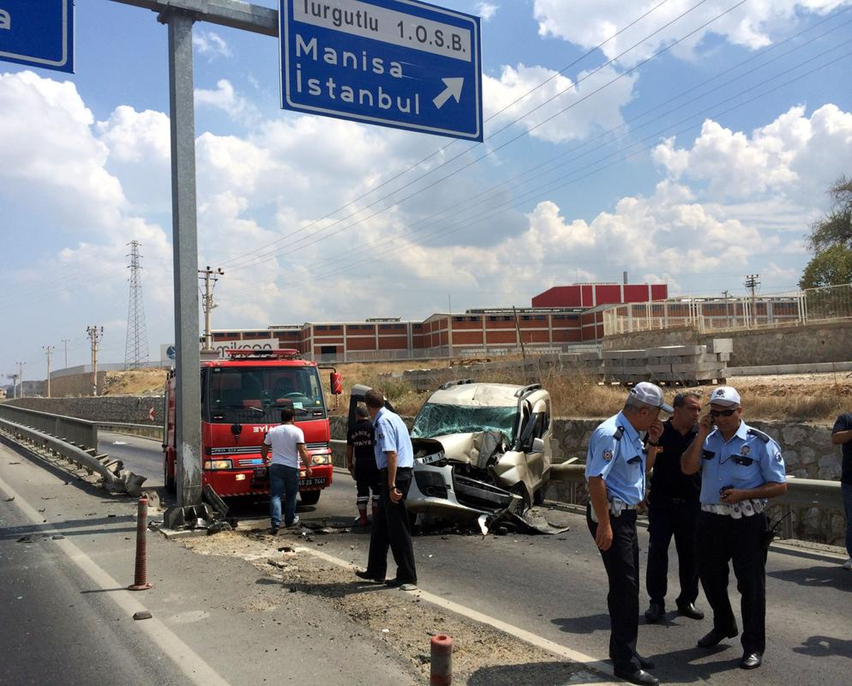 Manisa\'da Trafik Kazası: 2 Ölü